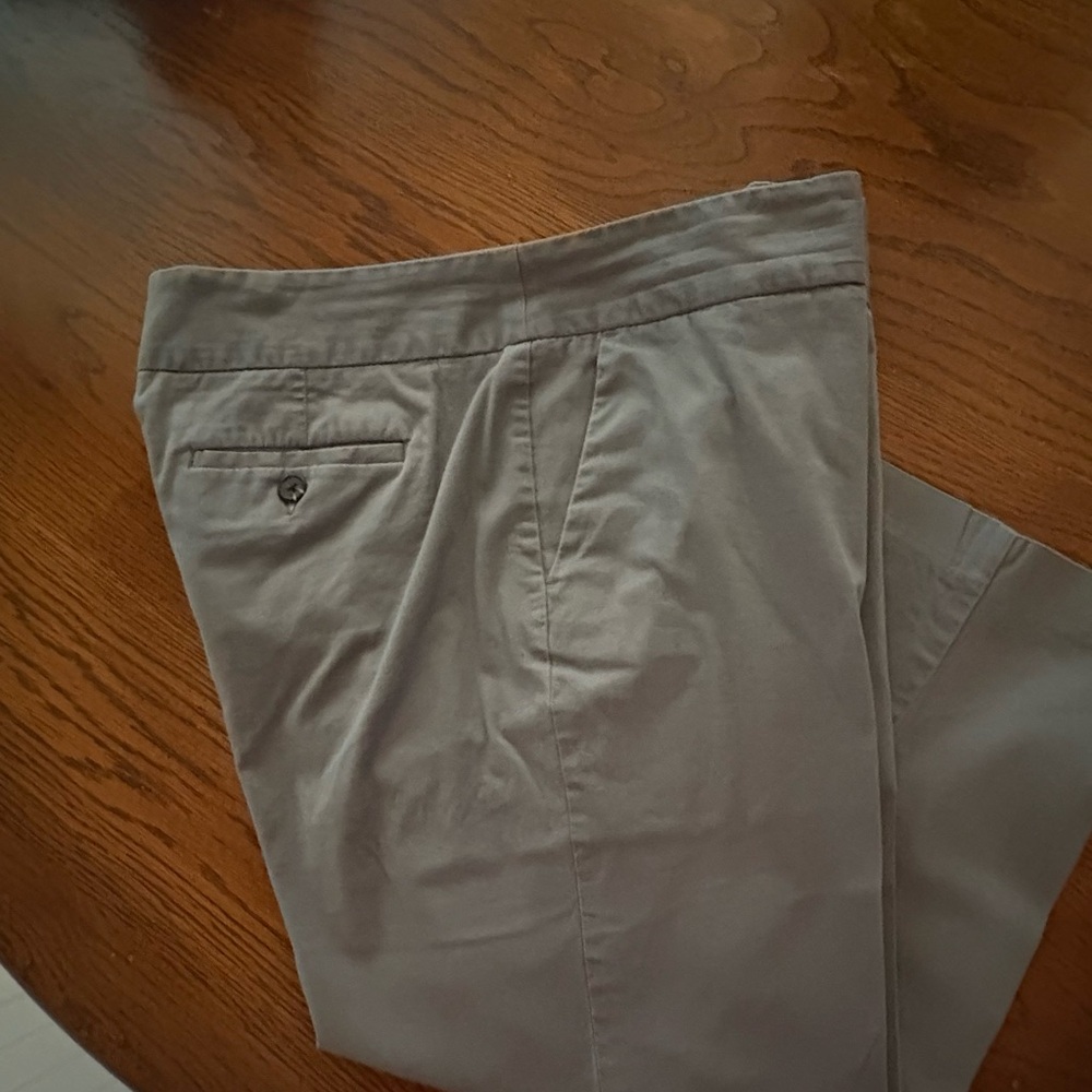 Daisy Fuentes Gray Ankle Pants. Size 12